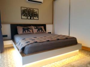Llit o llits en una habitació de Vera Luxry Süit