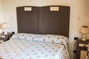A bed or beds in a room at B&B Cadrecca Tra Terra Luna e Mare