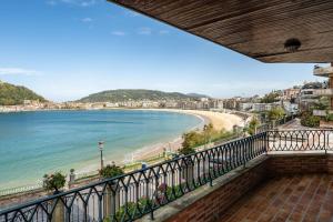 a balcony with a view of a beach at Miraconcha 47 in Donostia-San Sebastián