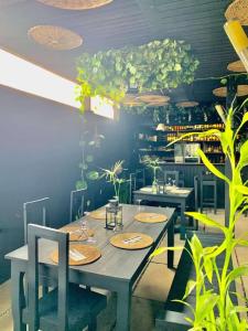 RESIDENCE MGA HOTEL餐厅或其他用餐的地方