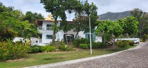 Příroda nedaleko vily + 63 fotografií