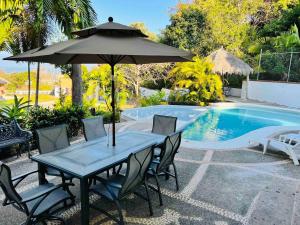 Bazén v ubytování Villa Martha Garza Blanca - Private Heated Pool nebo v jeho okolí