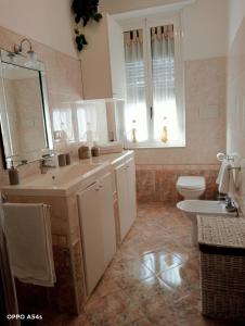 a bathroom with a sink and a toilet at Appartamento Billa in Deiva Marina