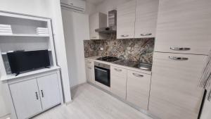 A kitchen or kitchenette at Camping Dal Pino
