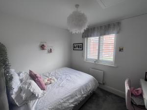 Кровать или кровати в номере Modern Comfortable House on quiet development