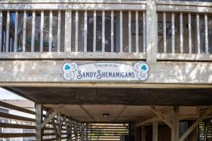 Ein Zertifikat, Auszeichnung, Logo oder anderes Dokument, das in der Unterkunft Oceanside Cottage -3BDR 2BA-Walk to Beach! ausgestellt ist