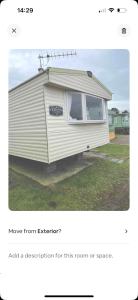 une image d'un véhicule garé dans une cour dans l'établissement AJ’s Caravan Hire, à Aberystwyth