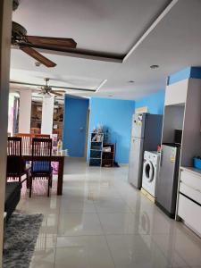 a living room with a table and a washing machine at AMAZON CONDO JOMTIEN BEACH in Jomtien Beach