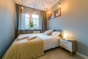 Posteľ alebo postele v izbe v ubytovaní Warsaw Concierge Silver Apartment