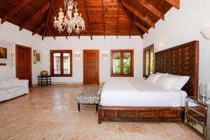 Postel nebo postele na pokoji v ubytování Private Pool Villa in PuntaCana Resort & Club