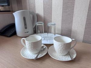 Příslušenství pro přípravu čaje a kávy v ubytování All-in rooms + 1 fotografie