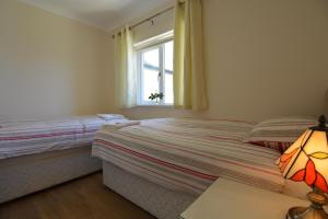 Llit o llits en una habitació de Arwel Aberporth