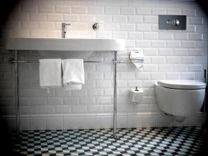 Koupelna v ubytování artHotel Blaue Gans