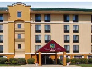 a hotel with a red umbrella in front of a building at Quality Inn & Suites Bensalem in Bensalem