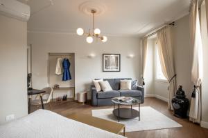 Кровать или кровати в номере Daplace - Corso Monforte Suites +51 фотография