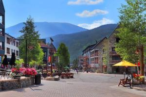 En generel udsigt til bjerge eller udsigt til bjerge taget fra lejligheden