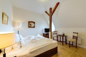 Postel nebo postele na pokoji v ubytování Schloss Purschenstein