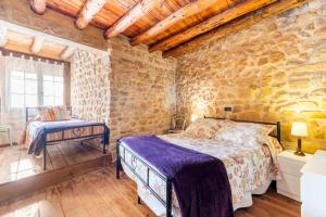Postel nebo postele na pokoji v ubytování Can Miqueló - casa rural 16 hòstes