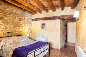 Postel nebo postele na pokoji v ubytování Can Miqueló - casa rural 16 hòstes