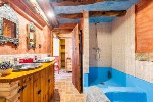 Koupelna v ubytování Can Miqueló - casa rural 16 hòstes