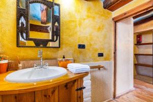 Koupelna v ubytování Can Miqueló - casa rural 16 hòstes