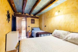 Postel nebo postele na pokoji v ubytování Can Miqueló - casa rural 16 hòstes
