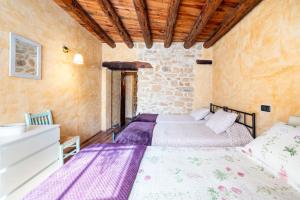 Postel nebo postele na pokoji v ubytování Can Miqueló - casa rural 16 hòstes