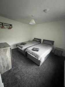 a bedroom with two beds in a room at 3 Bedroom House - Ideal for Contractors - Sleeps 6 in Runcorn