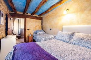 Postel nebo postele na pokoji v ubytování Can Miqueló - casa rural 16 hòstes