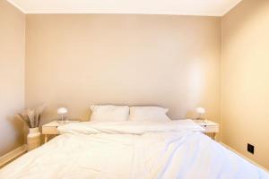 Llit o llits en una habitació de Nyoppusset - Leilighet i sentrum