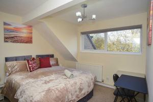 a bedroom with a bed and a window and a desk at London's Calling You! 2 Bed Lovely Home Sleeps 1-5! in Thamesmead
