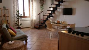 a living room with a couch and a table with chairs at La Casina di Chloe in Livorno