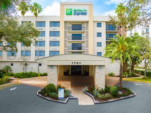an image of the front of a hotel at Holiday Inn Express Hotel & Suites Ft. Lauderdale-Plantation, an IHG Hotel in Plantation
