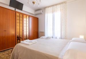 Postel nebo postele na pokoji v ubytování Taormina Matthome