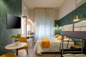 a bedroom with a bunk bed and a table at New Morpheus Rooms in Rome