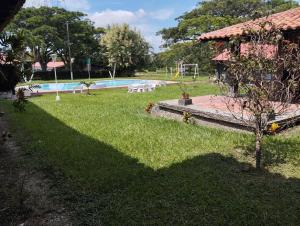 a yard with a swimming pool and a house at Finca el hato in Palmira