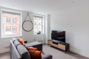 Zona d'estar a Frankie Says - Stylish, spacious and centrally located near Oxford Circus, say hello to the gorgeous Goodge Vibes Only 1 BR apartment