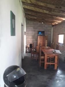 une salle à manger avec une table dans l'établissement Don Zoilo Alojamientos, à Belén