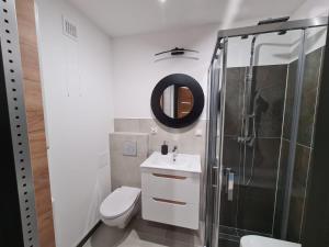 Ένα μπάνιο στο Apartament Retro Bolesławiec +21 φωτογραφίες