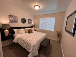 a bedroom with a large bed and a window at Sunset Suite - Castle Rock Condos in Richfield