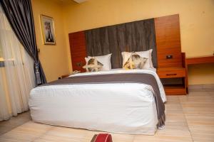 A bed or beds in a room at Otk's Apartment