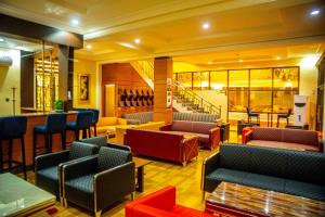 A seating area at Otk's Apartment
