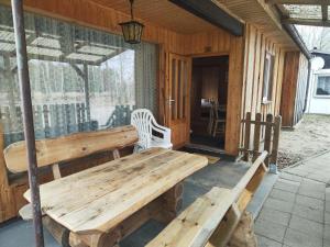 a wooden bench on the porch of a cabin at Kleine Freiheit- Nummer 1 in Reichendorf