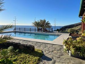 The swimming pool at or close to Casa La Lachita