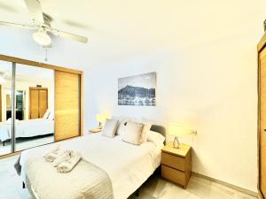 Кровать или кровати в номере City Center Studio by EaW Homes