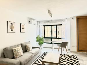 Гостиная зона в City Center Studio by EaW Homes +6 фотографий