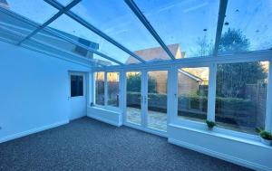 an empty conservatory with large glass doors and windows at Bracknell Contemporary Stylish 3 bedroom in in Bracknell