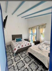Un pat sau paturi într-o cameră la Hotel Vista Farallones