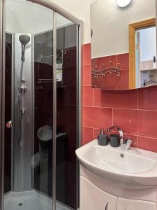 Koupelna v ubytování DZIRNAVU IELAS APARTMENT