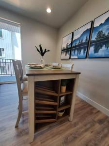 Gallery image of Monroe Mountain Suite - Castle Rock Condos in Richfield +7 photos